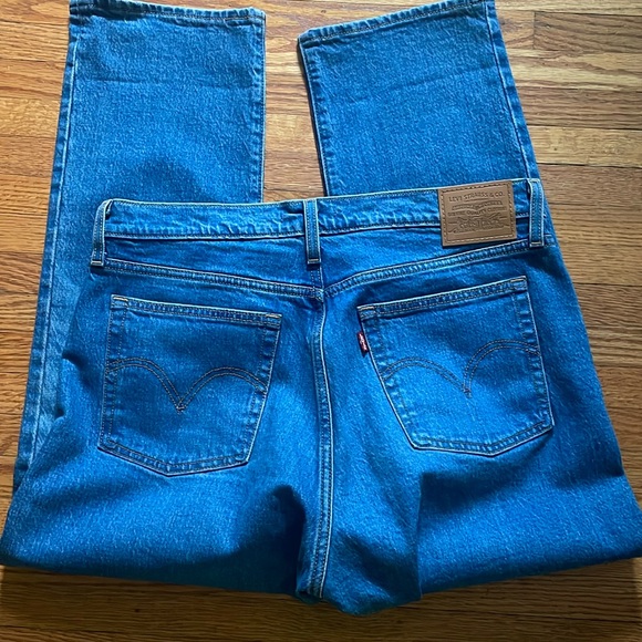 Levi’s Wedgie Straight fit size 31 EUC - Picture 2 of 8